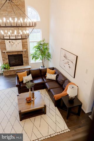 8835 CHRISANTHE CT, Fairfax Station, VA 22039