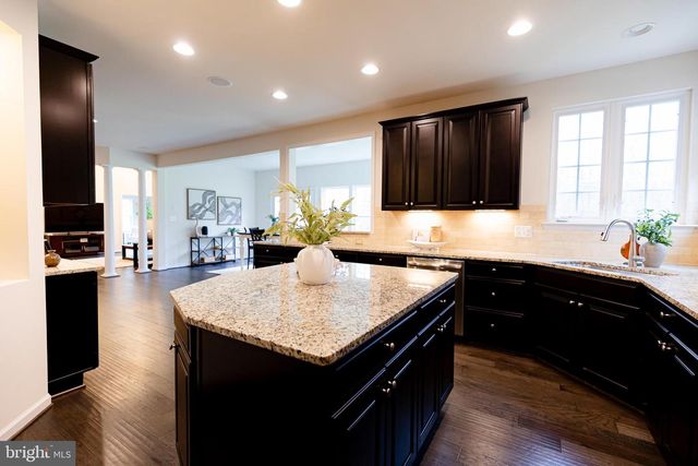 8835 CHRISANTHE CT, Fairfax Station, VA 22039