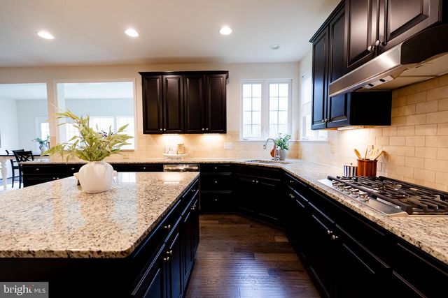 8835 CHRISANTHE CT, Fairfax Station, VA 22039