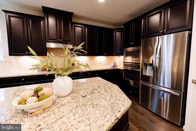 8835 CHRISANTHE CT, Fairfax Station, VA 22039