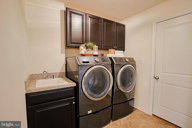 8835 CHRISANTHE CT, Fairfax Station, VA 22039