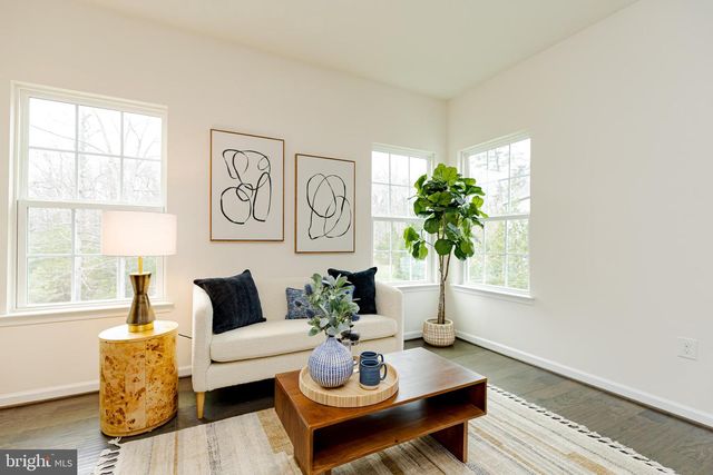 8835 CHRISANTHE CT, Fairfax Station, VA 22039