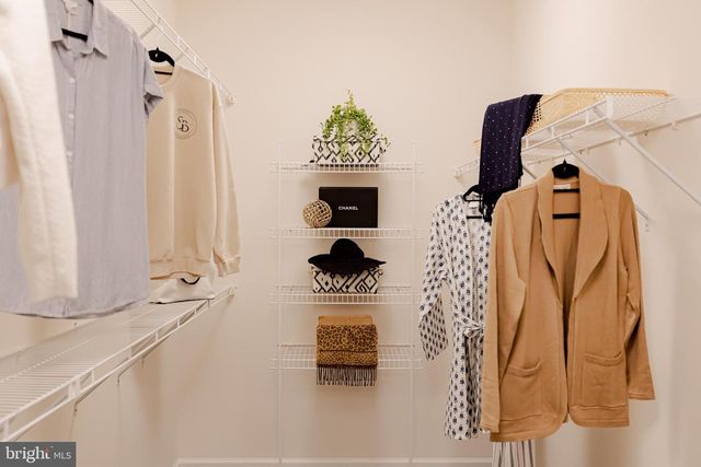 8835 CHRISANTHE CT, Fairfax Station, VA 22039