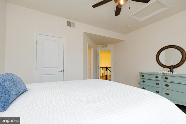 8835 CHRISANTHE CT, Fairfax Station, VA 22039