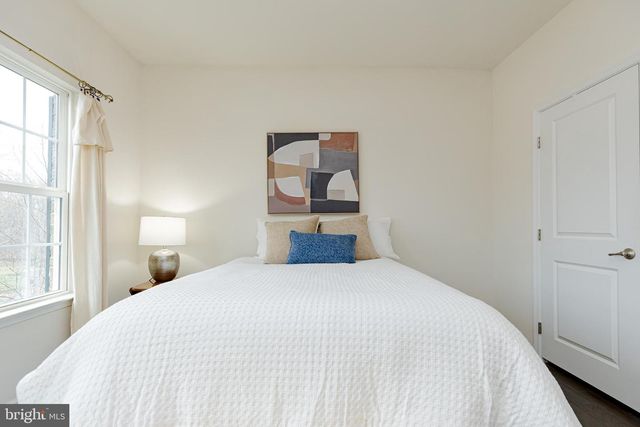 8835 CHRISANTHE CT, Fairfax Station, VA 22039