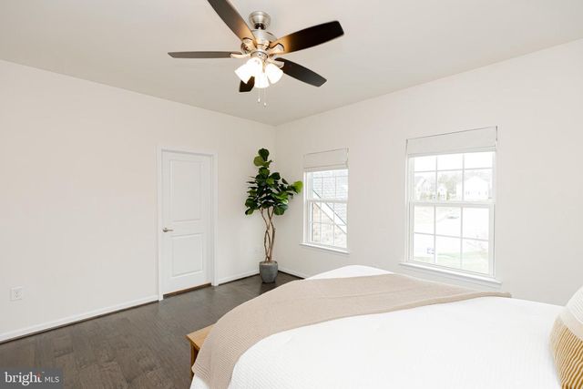 8835 CHRISANTHE CT, Fairfax Station, VA 22039