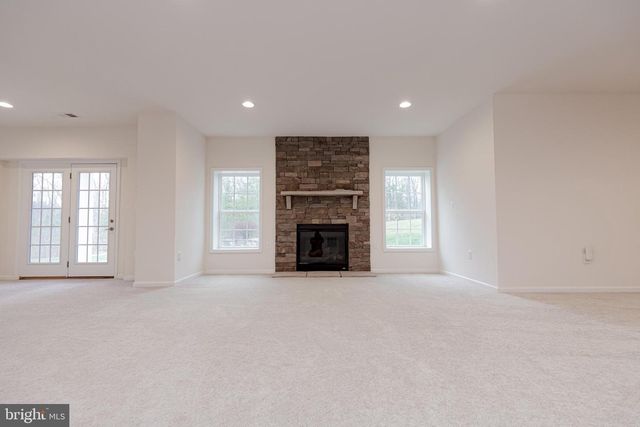 8835 CHRISANTHE CT, Fairfax Station, VA 22039