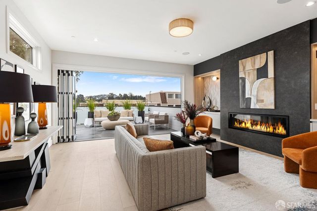 561 Duncan Street, San Francisco, CA 94131