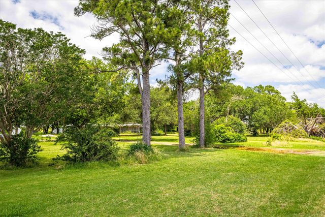 444 Lcr 106 Road, Mount Calm, TX 76673