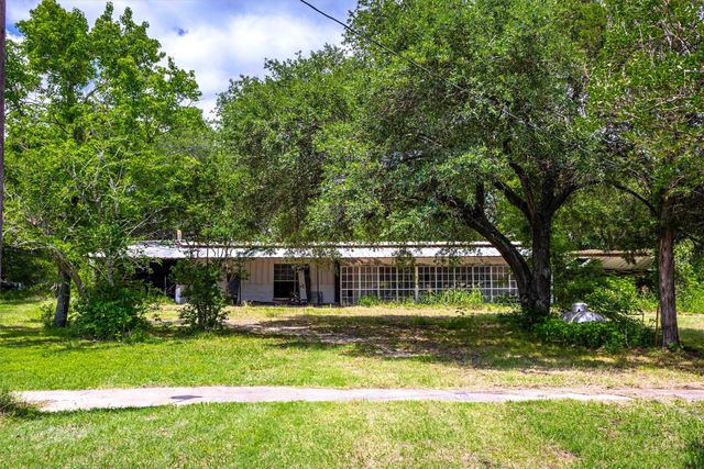 444 Lcr 106 Road, Mount Calm, TX 76673