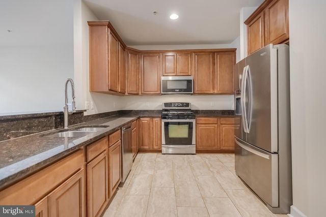 8005 HOMEFIELD DR, Landover, MD 20785