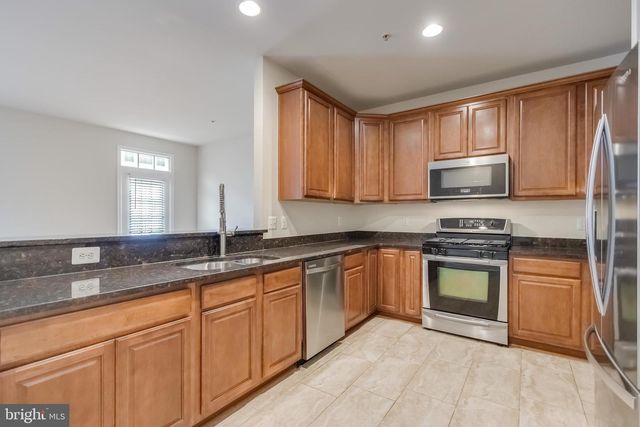 8005 HOMEFIELD DR, Landover, MD 20785
