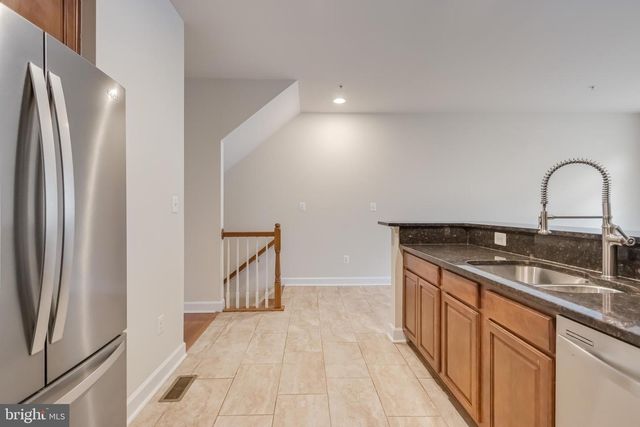8005 HOMEFIELD DR, Landover, MD 20785
