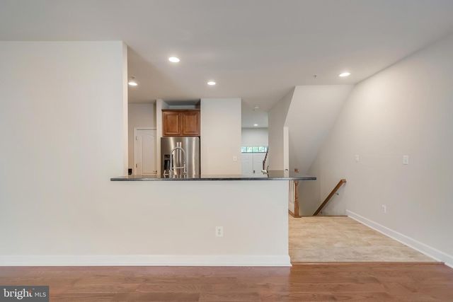 8005 HOMEFIELD DR, Landover, MD 20785