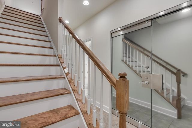 8005 HOMEFIELD DR, Landover, MD 20785