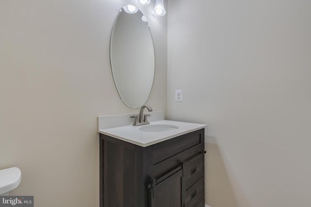 8005 HOMEFIELD DR, Landover, MD 20785