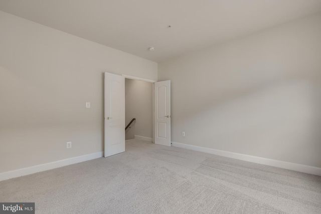 8005 HOMEFIELD DR, Landover, MD 20785