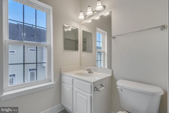8005 HOMEFIELD DR, Landover, MD 20785