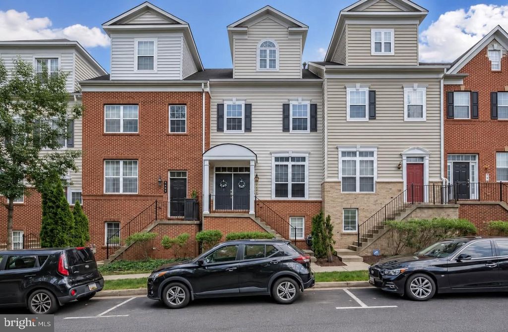 8005 HOMEFIELD DR, Landover, MD 20785