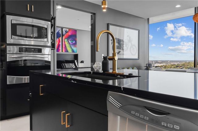 700 W 31st Street 702, Kansas City, MO 64108