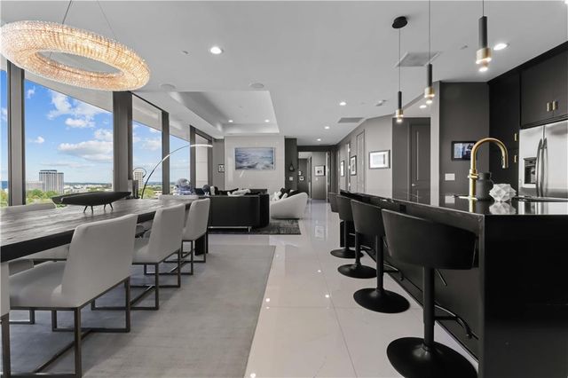 700 W 31st Street 702, Kansas City, MO 64108