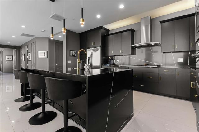 700 W 31st Street 702, Kansas City, MO 64108