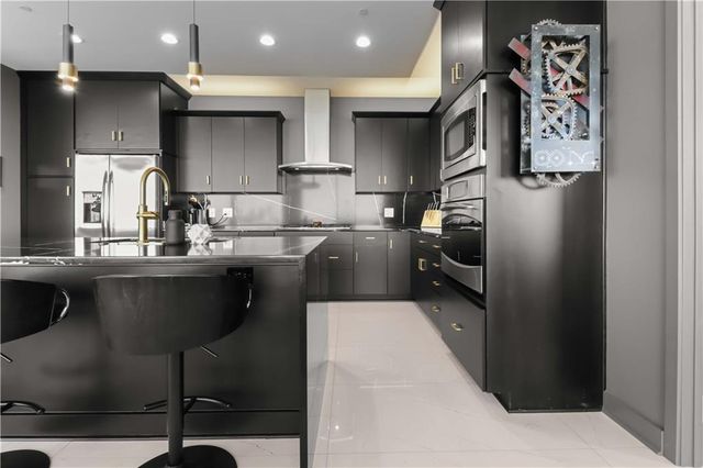 700 W 31st Street 702, Kansas City, MO 64108