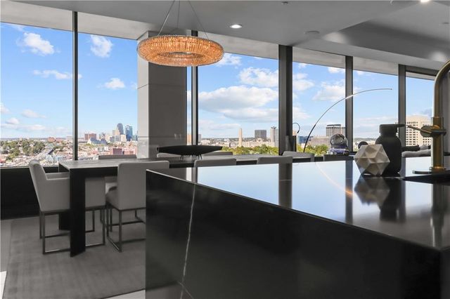 700 W 31st Street 702, Kansas City, MO 64108