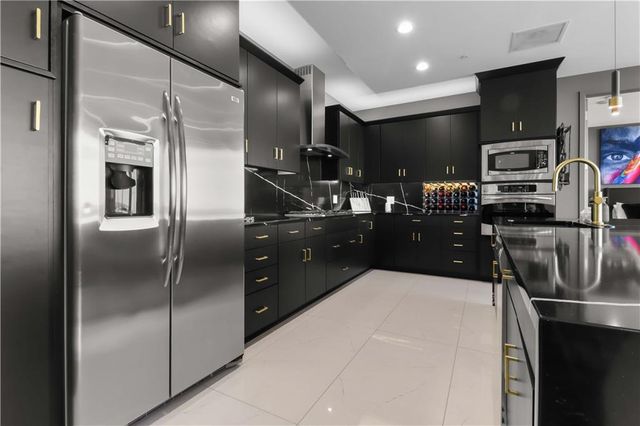 700 W 31st Street 702, Kansas City, MO 64108