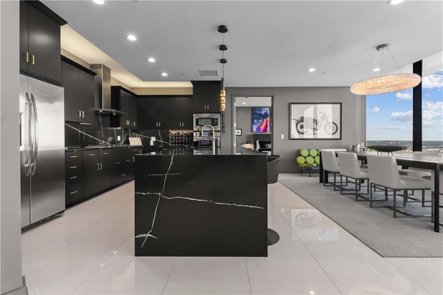 700 W 31st Street 702, Kansas City, MO 64108