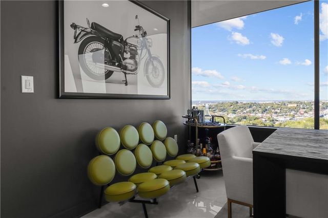 700 W 31st Street 702, Kansas City, MO 64108