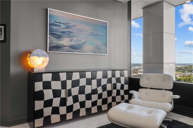 700 W 31st Street 702, Kansas City, MO 64108