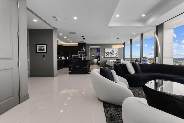 700 W 31st Street 702, Kansas City, MO 64108