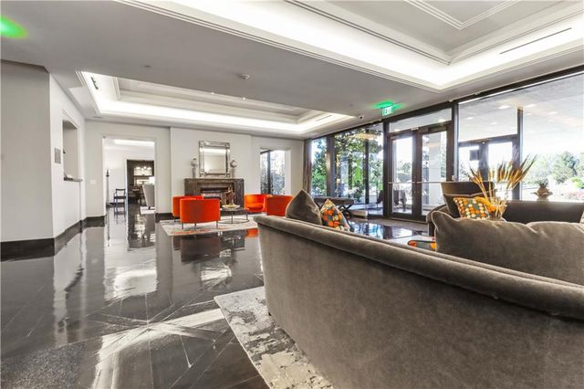 700 W 31st Street 702, Kansas City, MO 64108