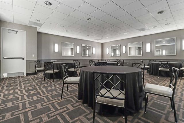 700 W 31st Street 702, Kansas City, MO 64108