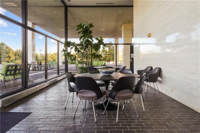 700 W 31st Street 702, Kansas City, MO 64108