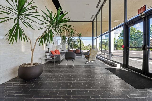 700 W 31st Street 702, Kansas City, MO 64108