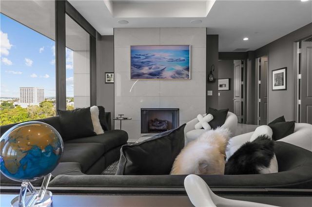 700 W 31st Street 702, Kansas City, MO 64108