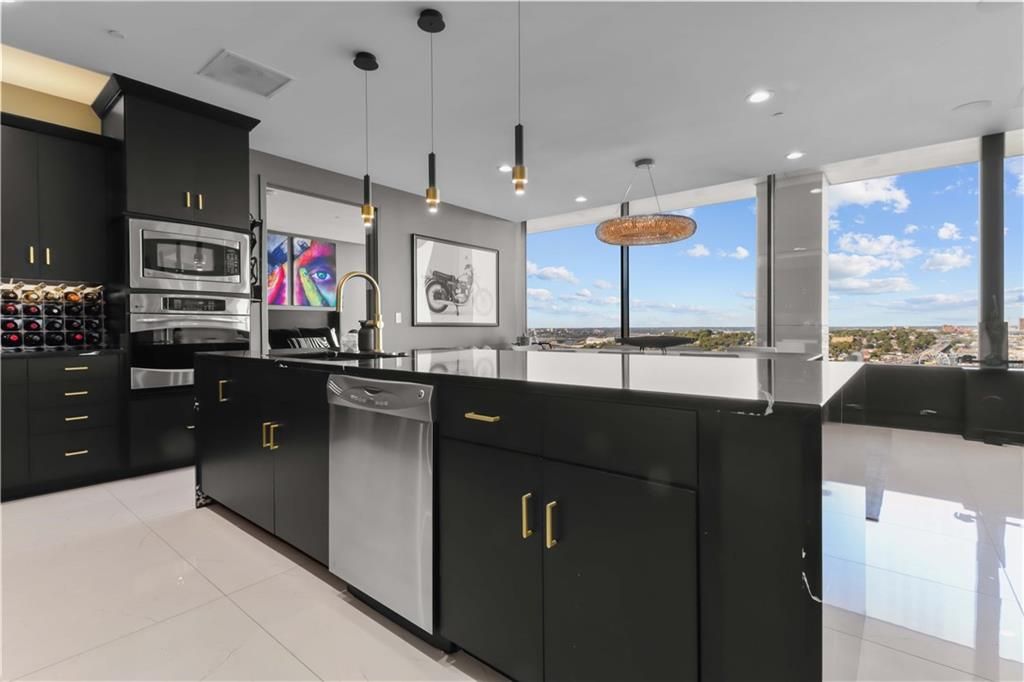 700 W 31st Street 702, Kansas City, MO 64108