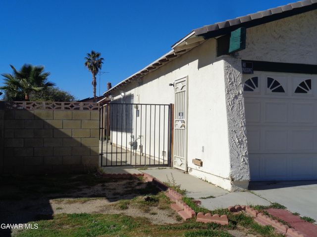 44631 Fenhold Street, Lancaster, CA 93535