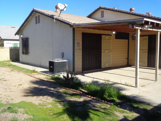 44631 Fenhold Street, Lancaster, CA 93535