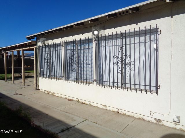 44631 Fenhold Street, Lancaster, CA 93535