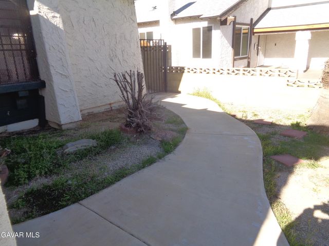 44631 Fenhold Street, Lancaster, CA 93535