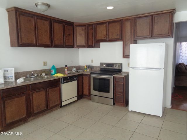 44631 Fenhold Street, Lancaster, CA 93535