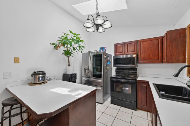 6709 Brunswick Avenue N, Brooklyn Park, MN 55429