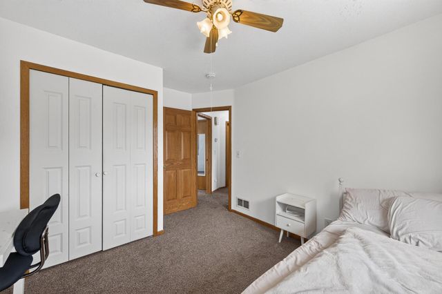 6709 Brunswick Avenue N, Brooklyn Park, MN 55429