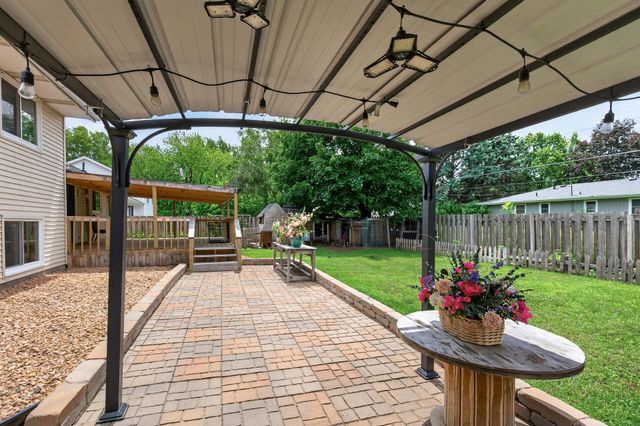 6709 Brunswick Avenue N, Brooklyn Park, MN 55429