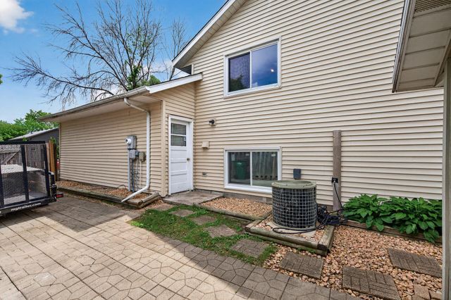 6709 Brunswick Avenue N, Brooklyn Park, MN 55429