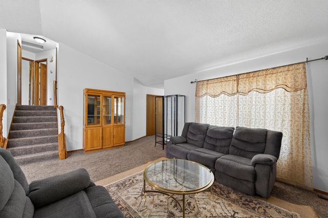 6709 Brunswick Avenue N, Brooklyn Park, MN 55429