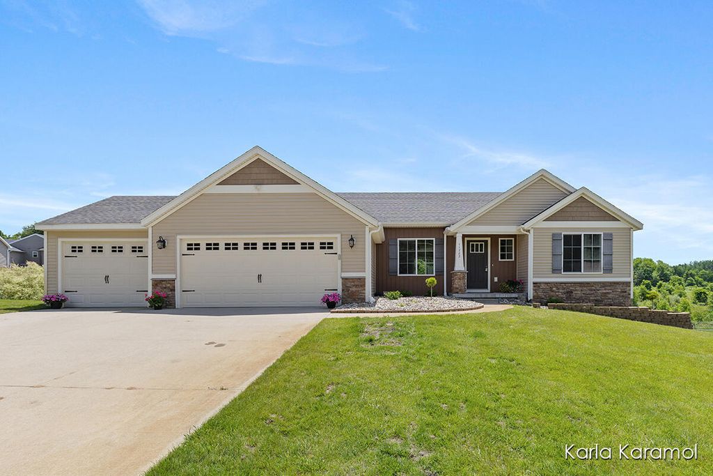 11782 Ridge Water Drive, Sparta, MI 49345